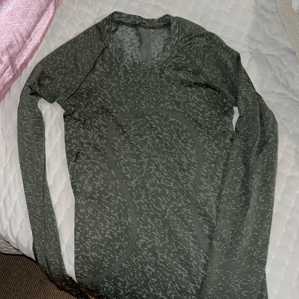 like new swiftly tech longsleeve